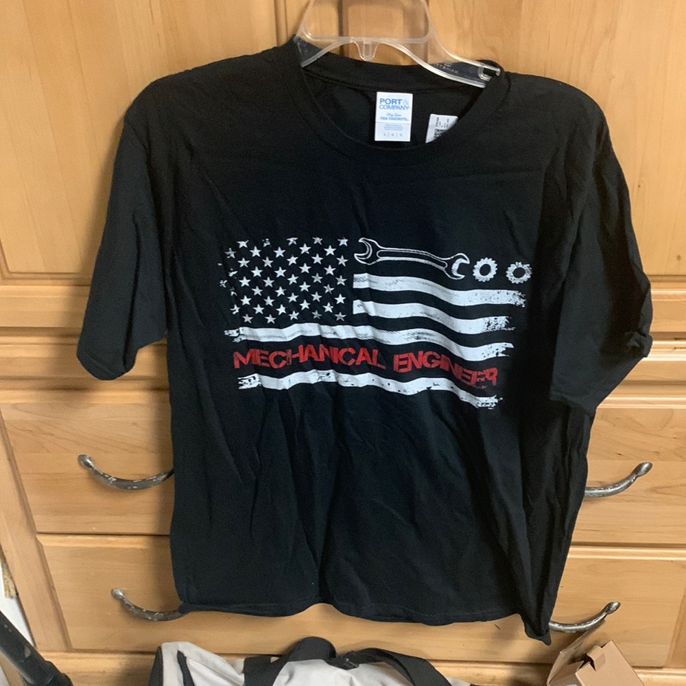 Large mechanical engineering American flag graphic tee
